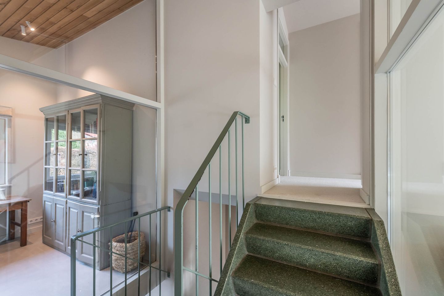 Completely Renovated Split-Level Villa with Southwest Garden Oasis in Aerdenhout — 34