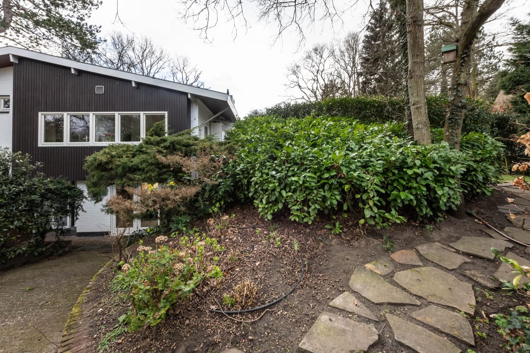 Completely Renovated Split-Level Villa with Southwest Garden Oasis in Aerdenhout — 47