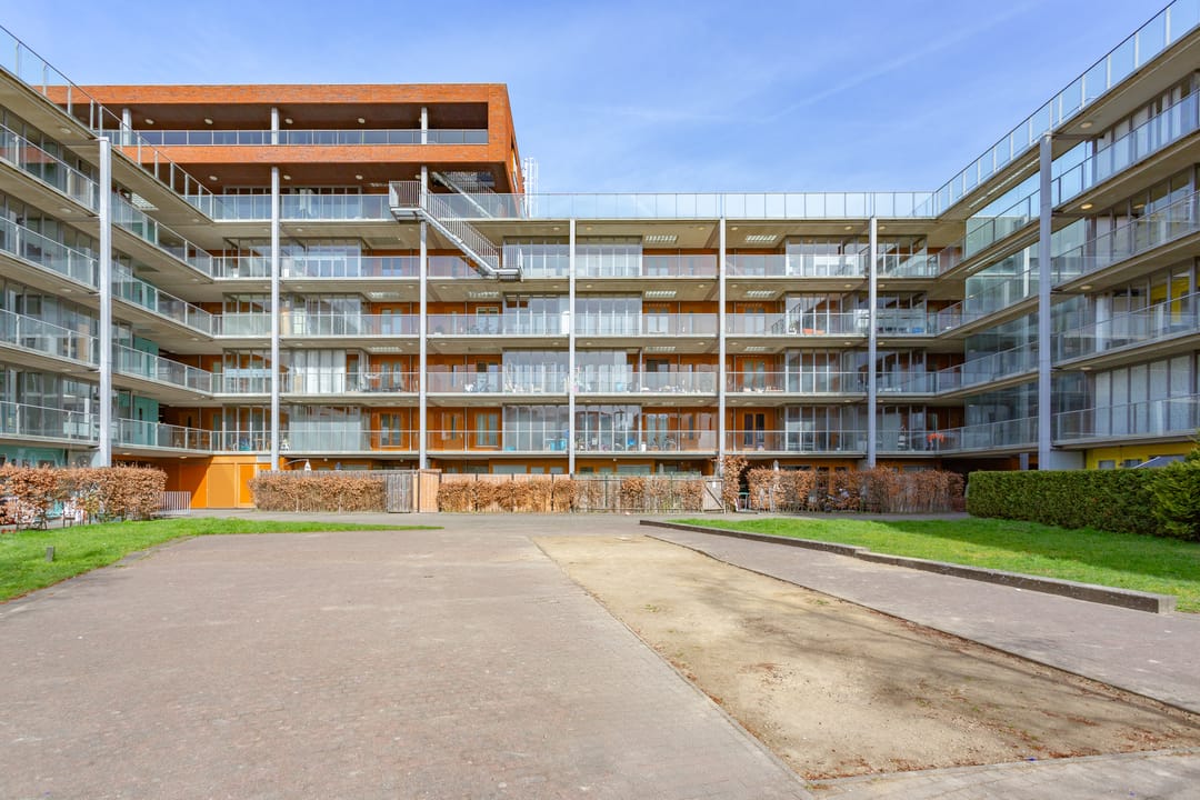 Bright 3-room apartment with sunny south-facing loggia in Amsterdam Nieuw-West — 41