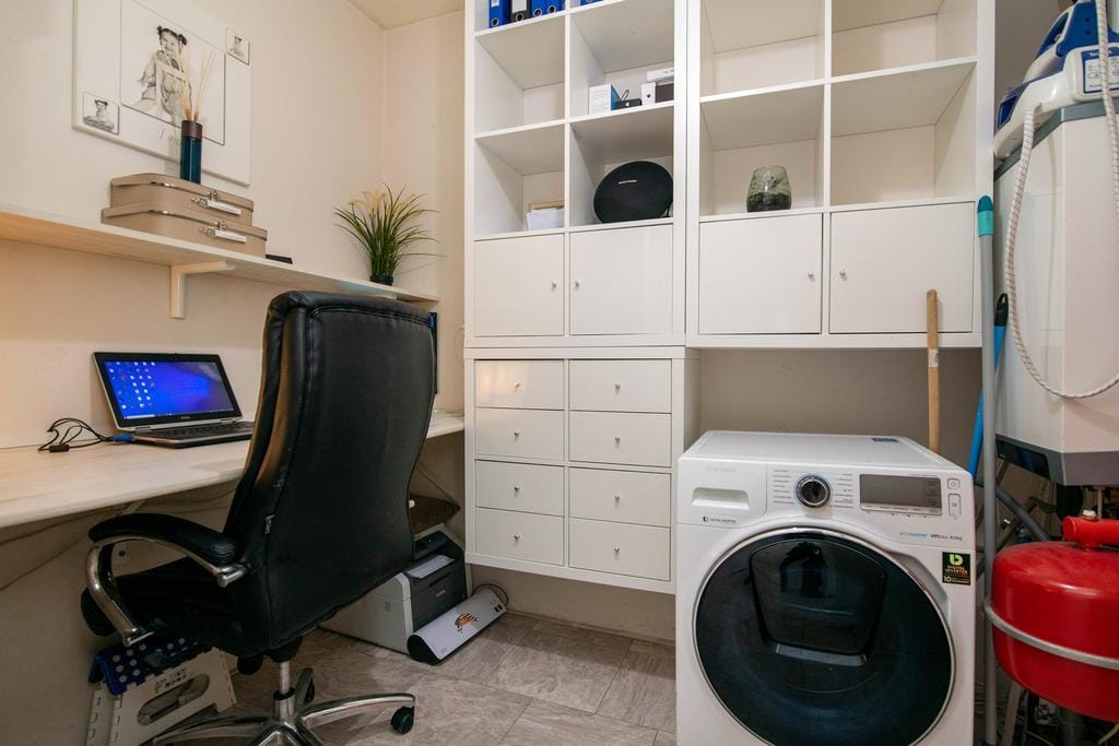 Bright 3-room apartment with sunny south-facing loggia in Amsterdam Nieuw-West — 34