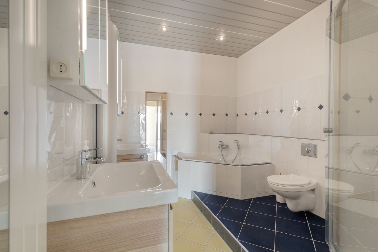 Foto 20 van Sir Winston Churchillln 283-F054