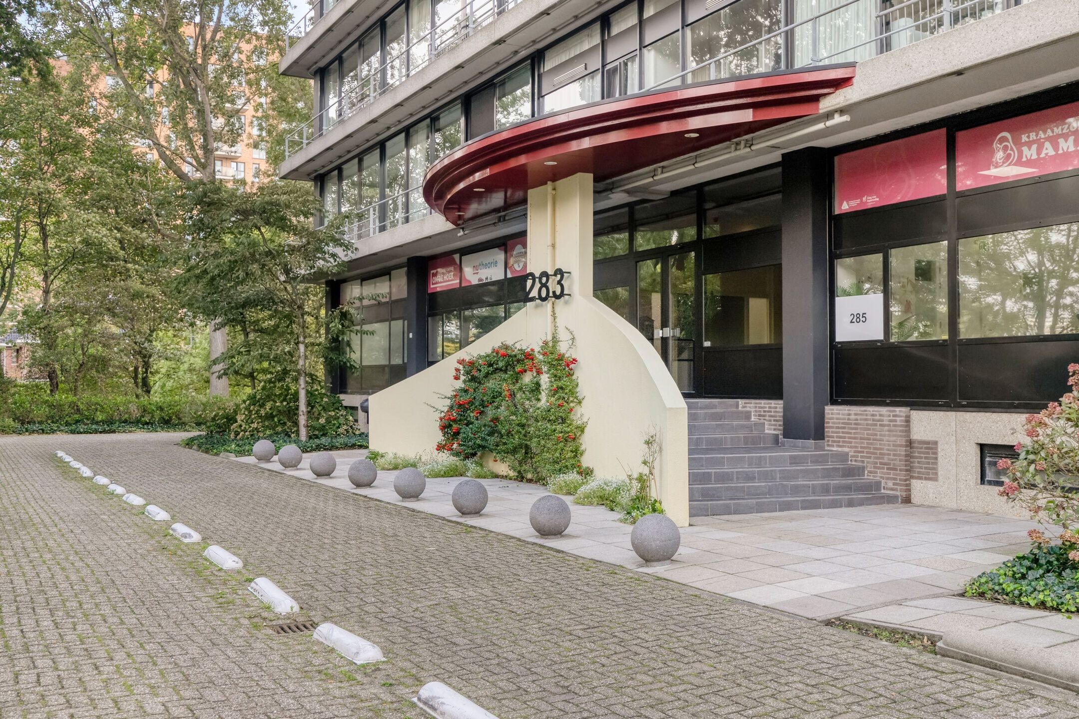 Foto 3 van Sir Winston Churchillln 283-F054