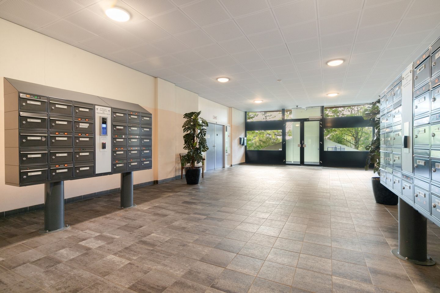 Foto 4 van Sir Winston Churchillln 283-F054