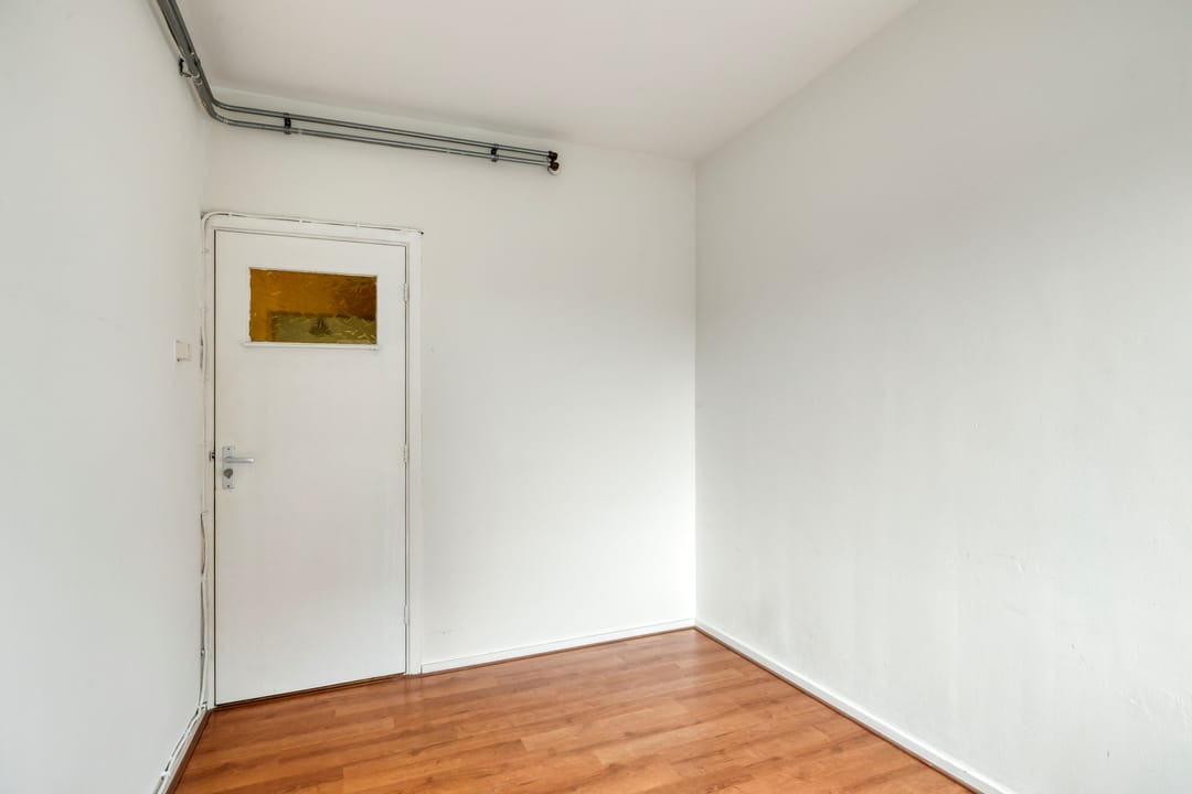 Bright corner apartment with three bedrooms and two balconies in Utrecht — 16