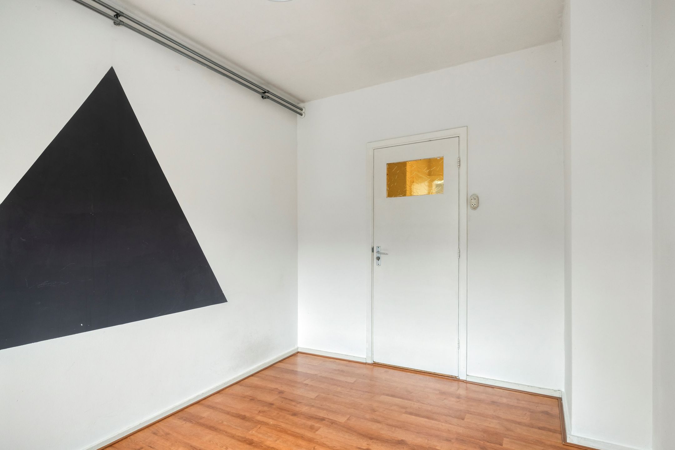 Bright corner apartment with three bedrooms and two balconies in Utrecht — 15