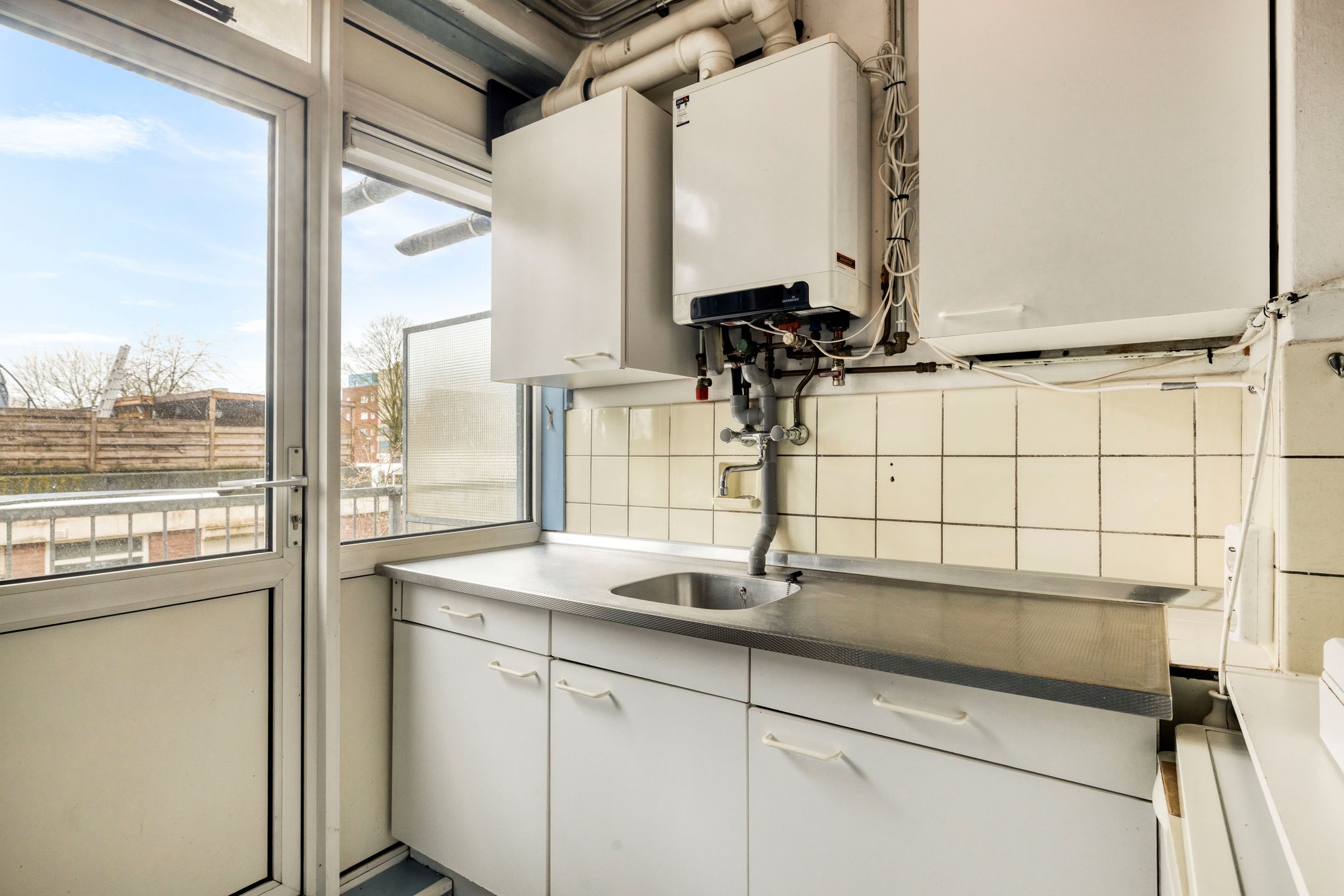 Bright corner apartment with three bedrooms and two balconies in Utrecht — 18