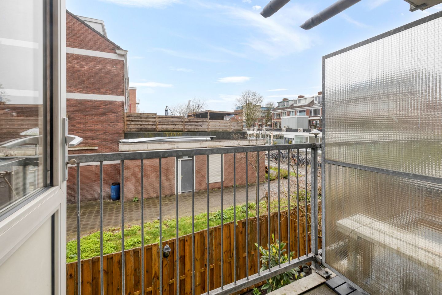 Bright corner apartment with three bedrooms and two balconies in Utrecht — 20