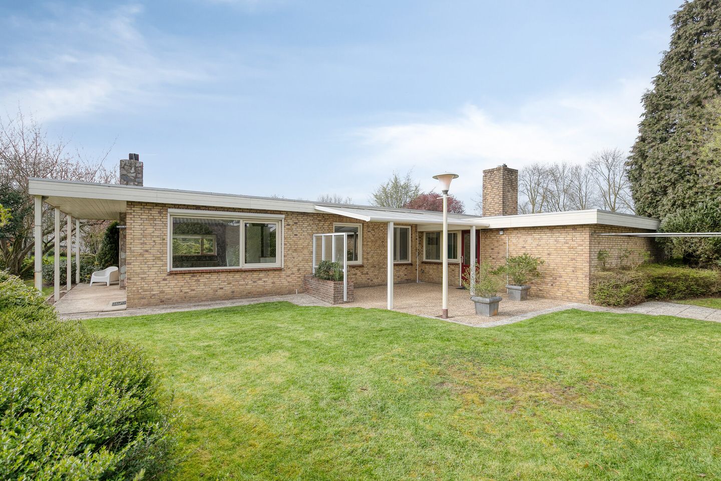 Detached Bungalow with Potential on Spacious Plot in Empel — 25