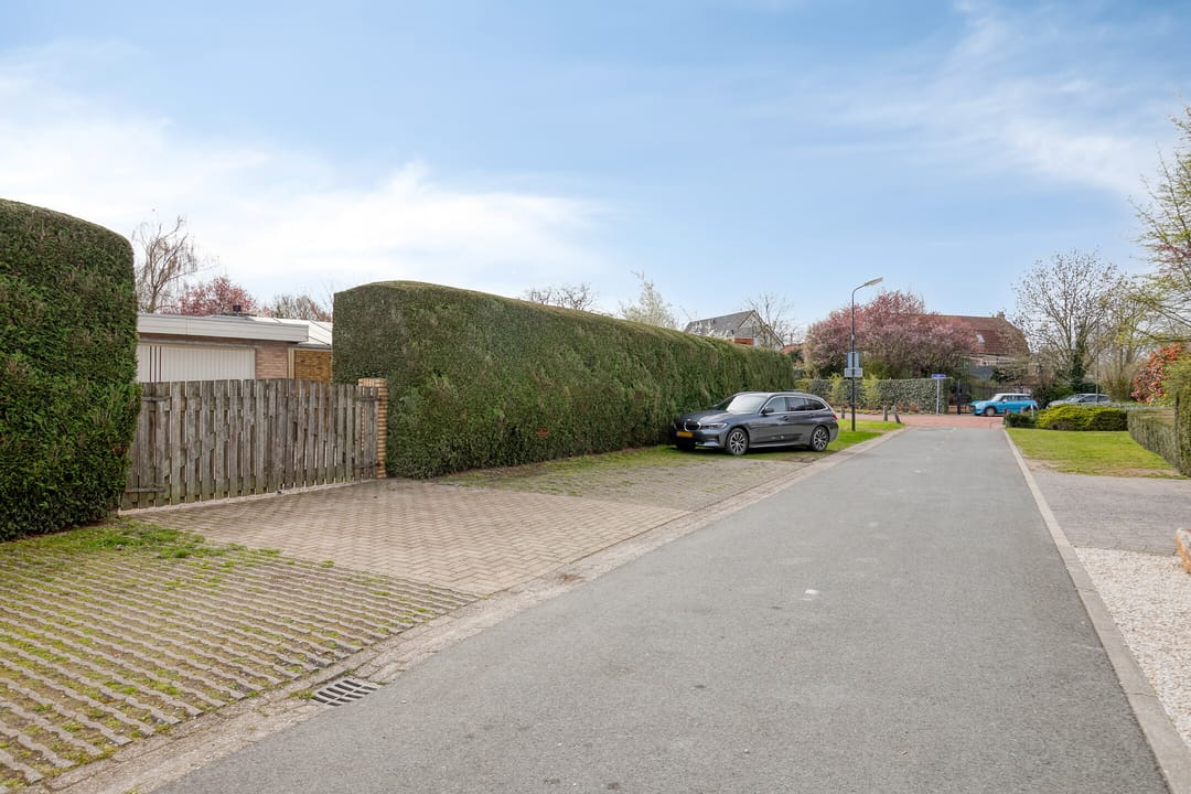 Detached Bungalow with Potential on Spacious Plot in Empel — 31