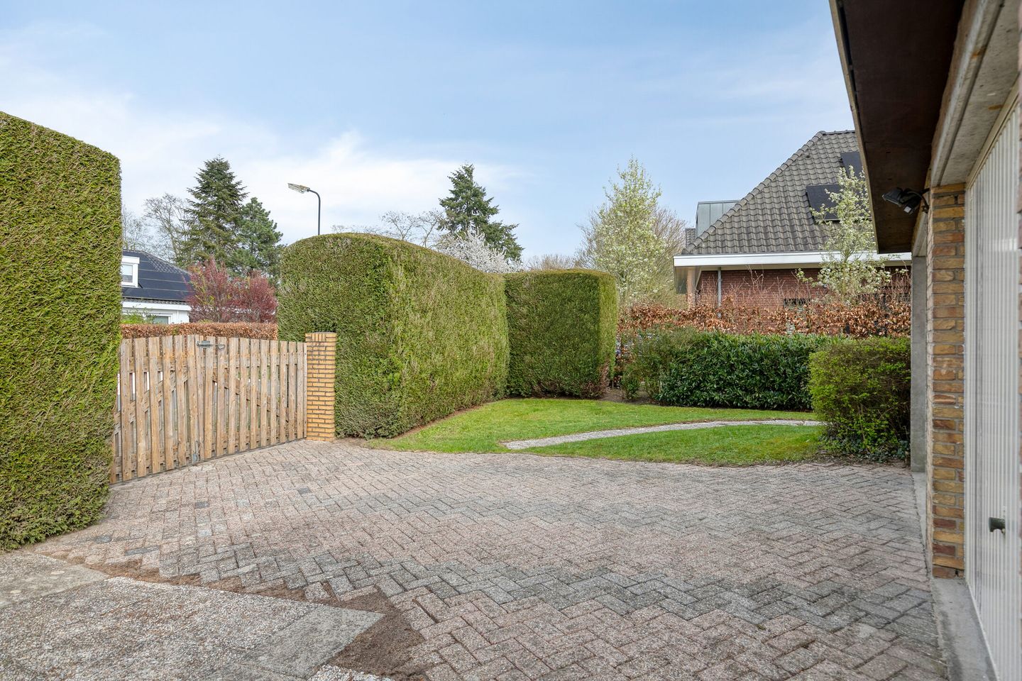 Detached Bungalow with Potential on Spacious Plot in Empel — 29
