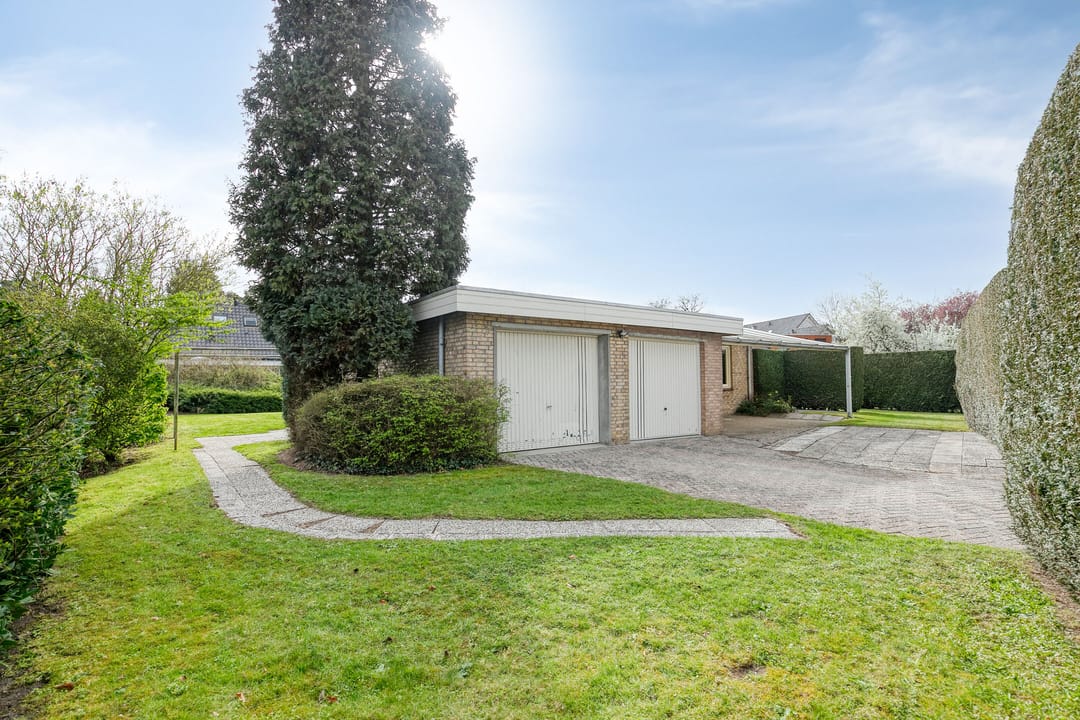 Detached Bungalow with Potential on Spacious Plot in Empel — 28