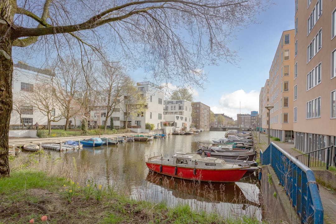 Bright 2/3-Room Apartment with Unobstructed Views and Sunny South-Facing Balcony — 32