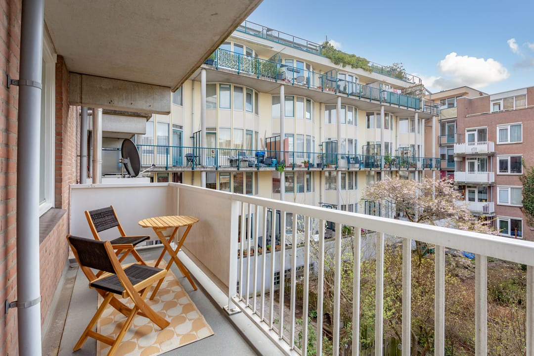 Bright 2/3-Room Apartment with Unobstructed Views and Sunny South-Facing Balcony — 17