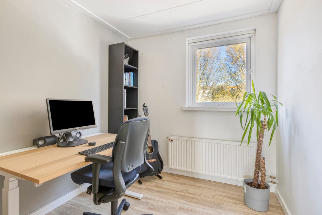 Move-in ready family home with five bedrooms and sunny garden in Aalten center — 31