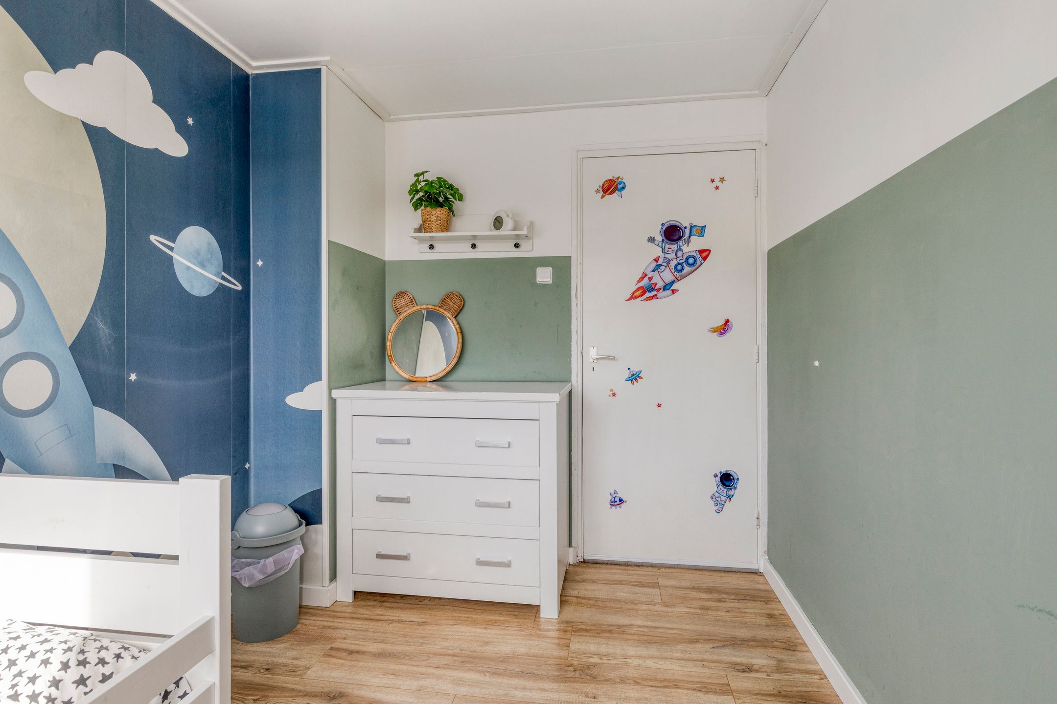Move-in ready family home with five bedrooms and sunny garden in Aalten center — 27