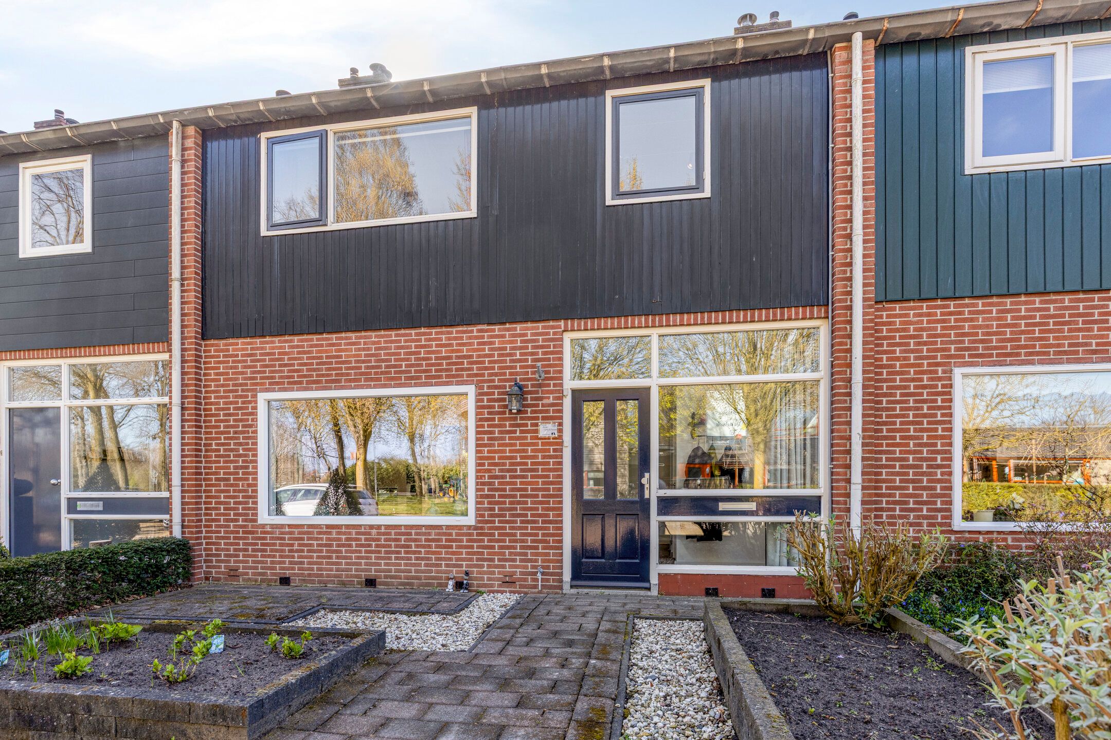 Move-in ready family home with five bedrooms and sunny garden in Aalten center — 39