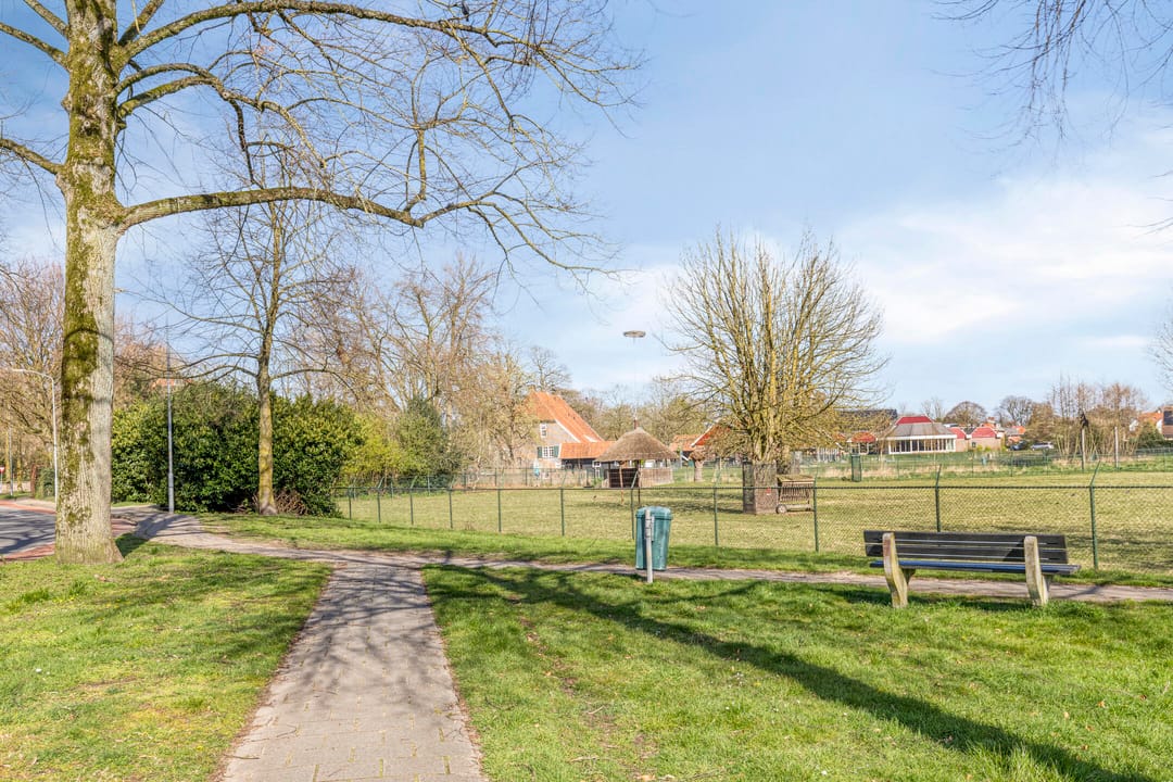 Move-in ready family home with five bedrooms and sunny garden in Aalten center — 41