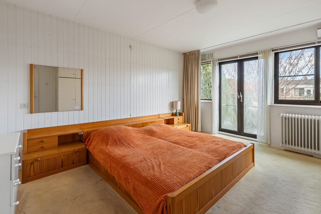 Spacious corner house with former practice space, double garden and garage in Hilversum — 26