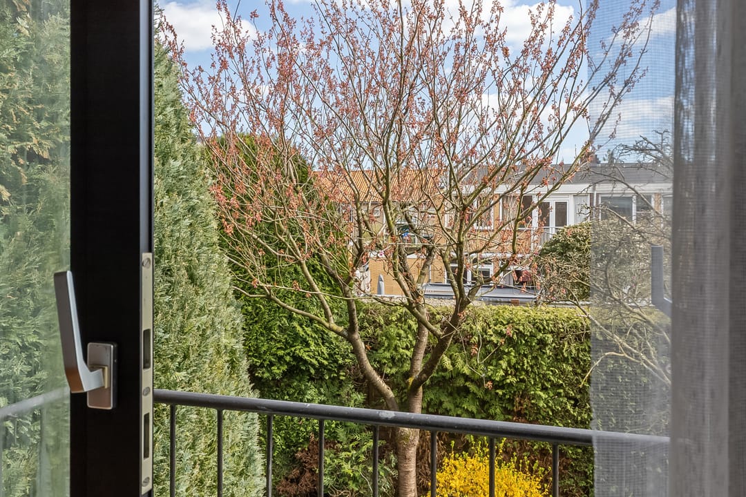 Spacious corner house with former practice space, double garden and garage in Hilversum — 28