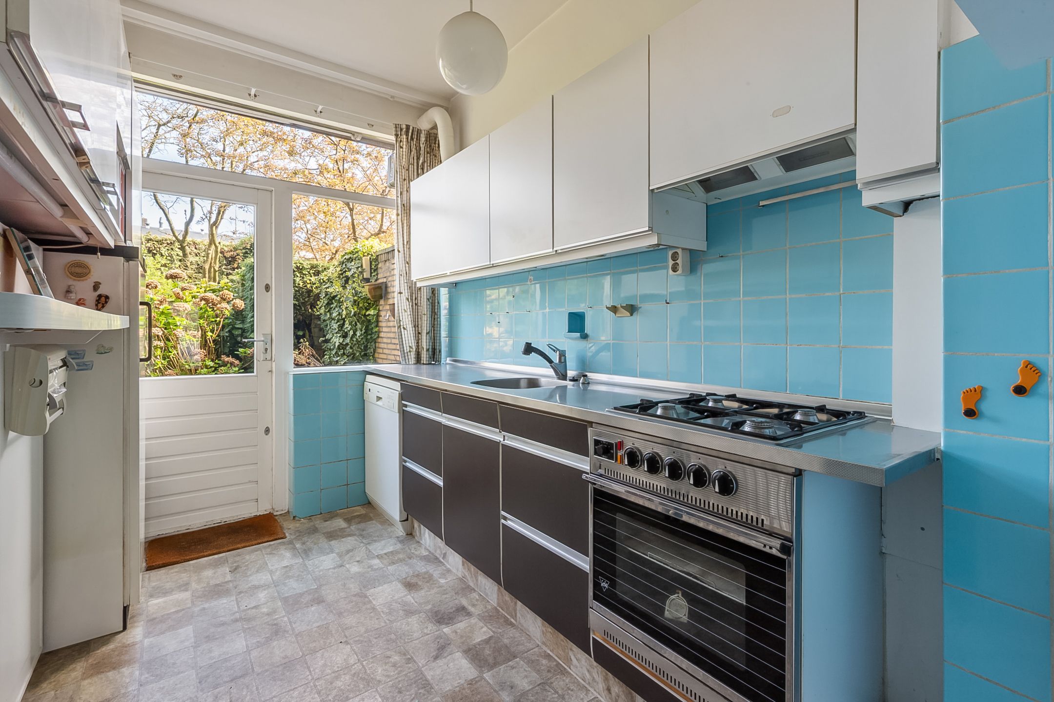 Spacious corner house with former practice space, double garden and garage in Hilversum — 15