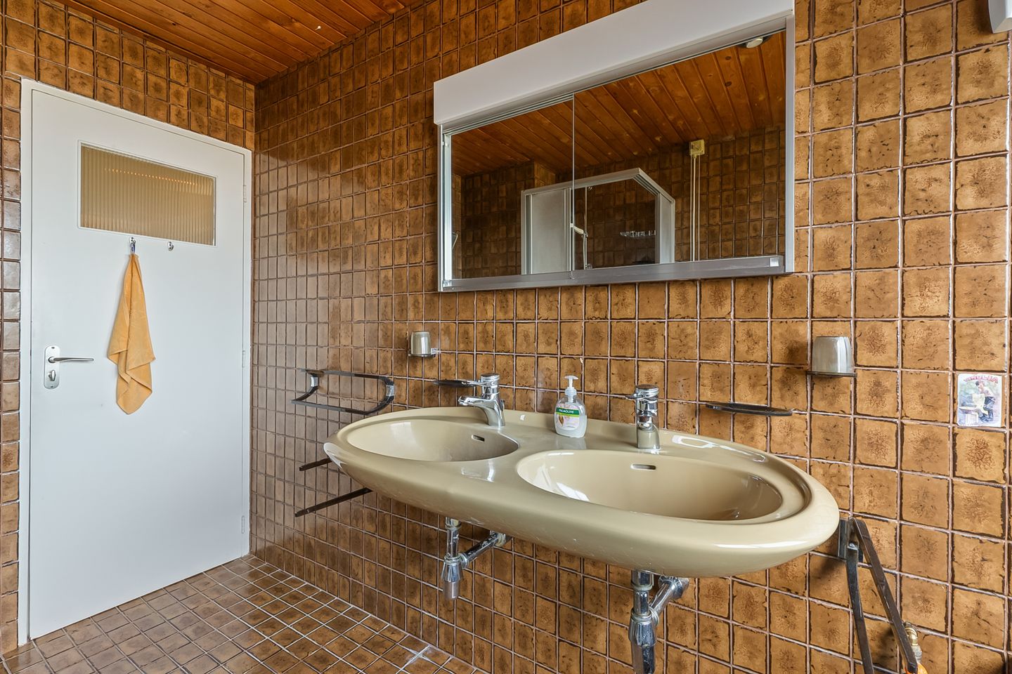 Spacious corner house with former practice space, double garden and garage in Hilversum — 35