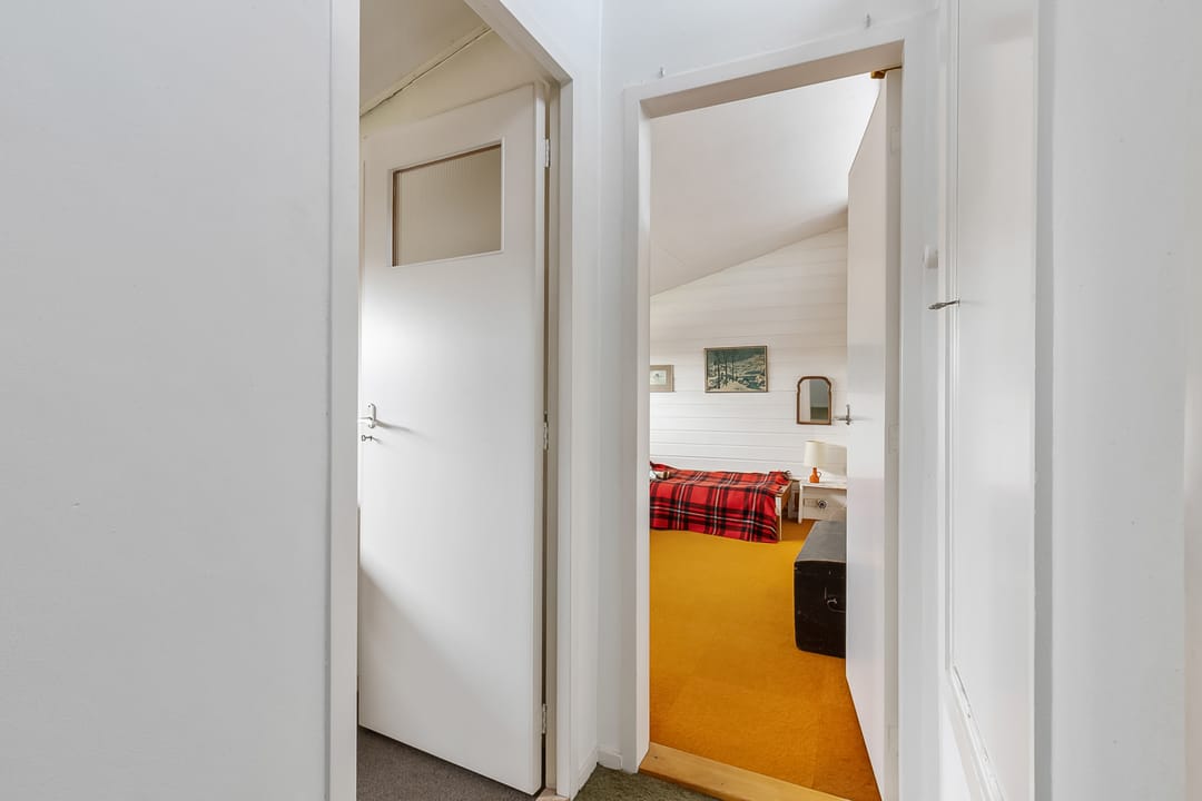 Spacious corner house with former practice space, double garden and garage in Hilversum — 37