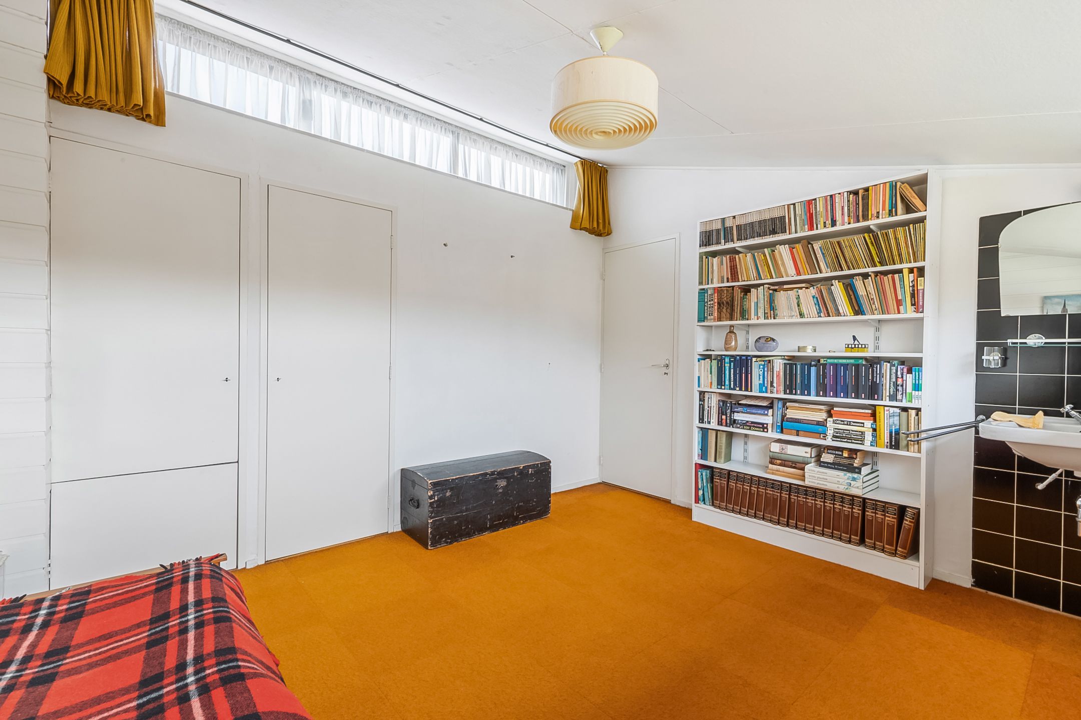 Spacious corner house with former practice space, double garden and garage in Hilversum — 39