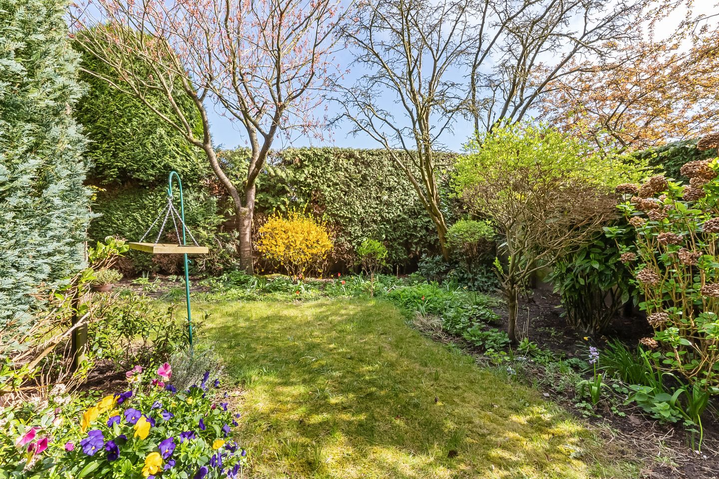 Spacious corner house with former practice space, double garden and garage in Hilversum — 44