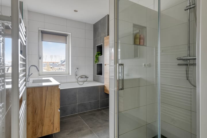 Photo 3 of Biestarwe 33