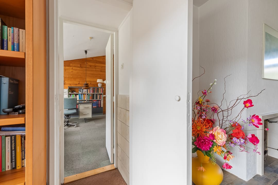 Spacious corner house with former practice space, double garden and garage in Hilversum — 17