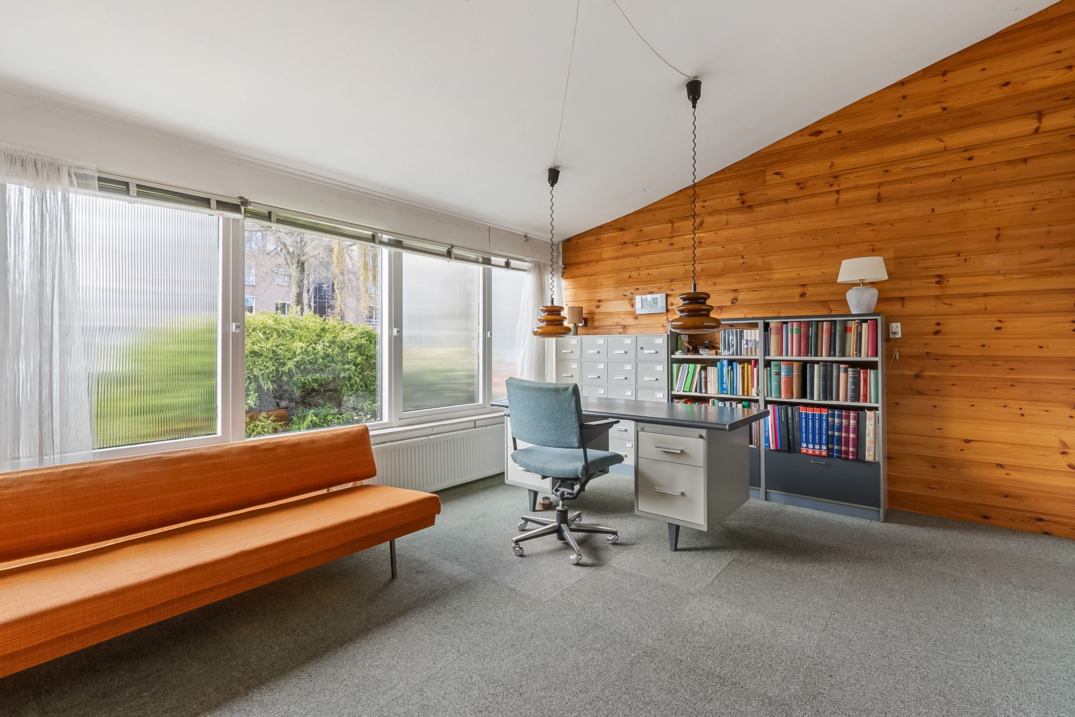 Spacious corner house with former practice space, double garden and garage in Hilversum — 18