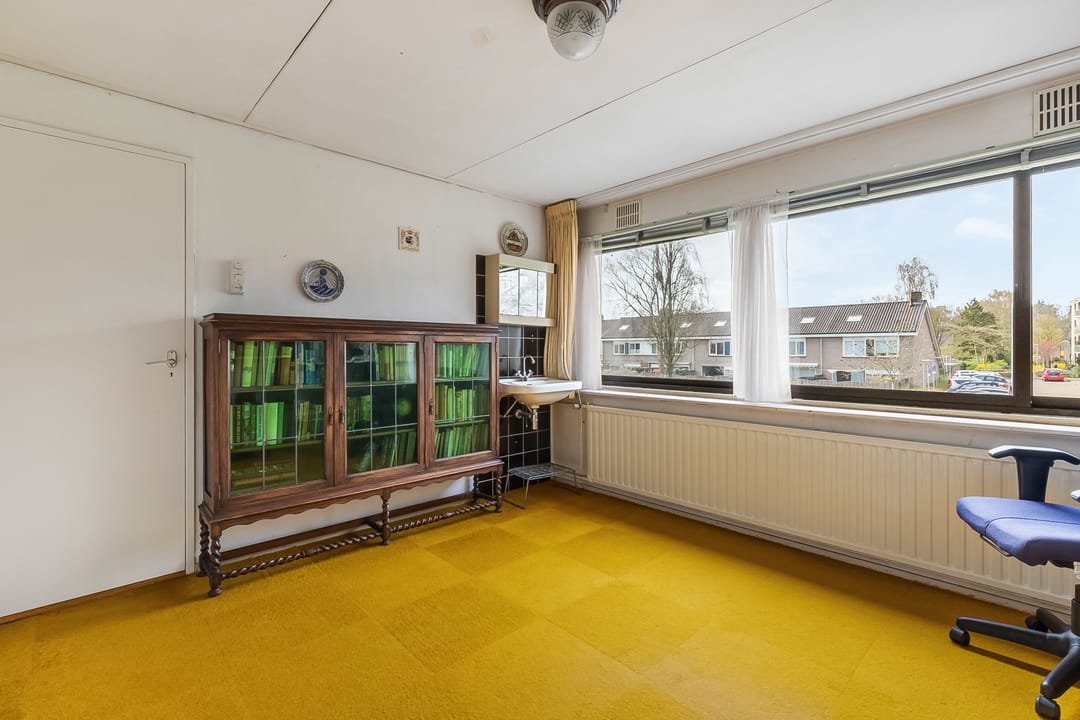 Spacious corner house with former practice space, double garden and garage in Hilversum — 31