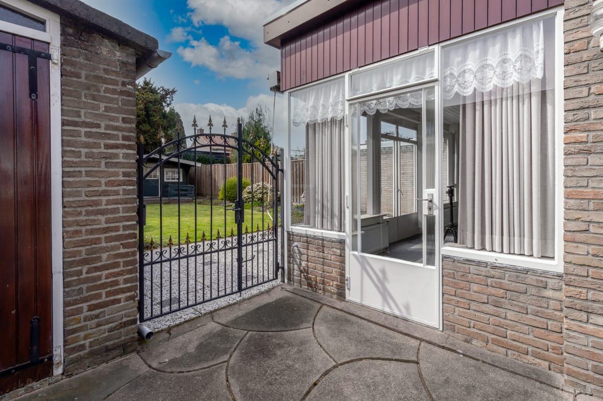 Spacious semi-detached home with garden room and garage in popular Beek neighborhood — 35