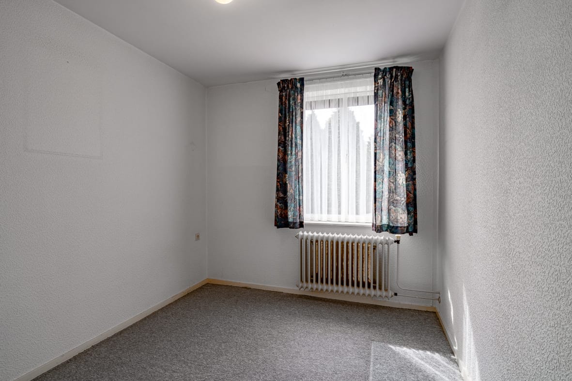 Spacious semi-detached home with garden room and garage in popular Beek neighborhood — 21