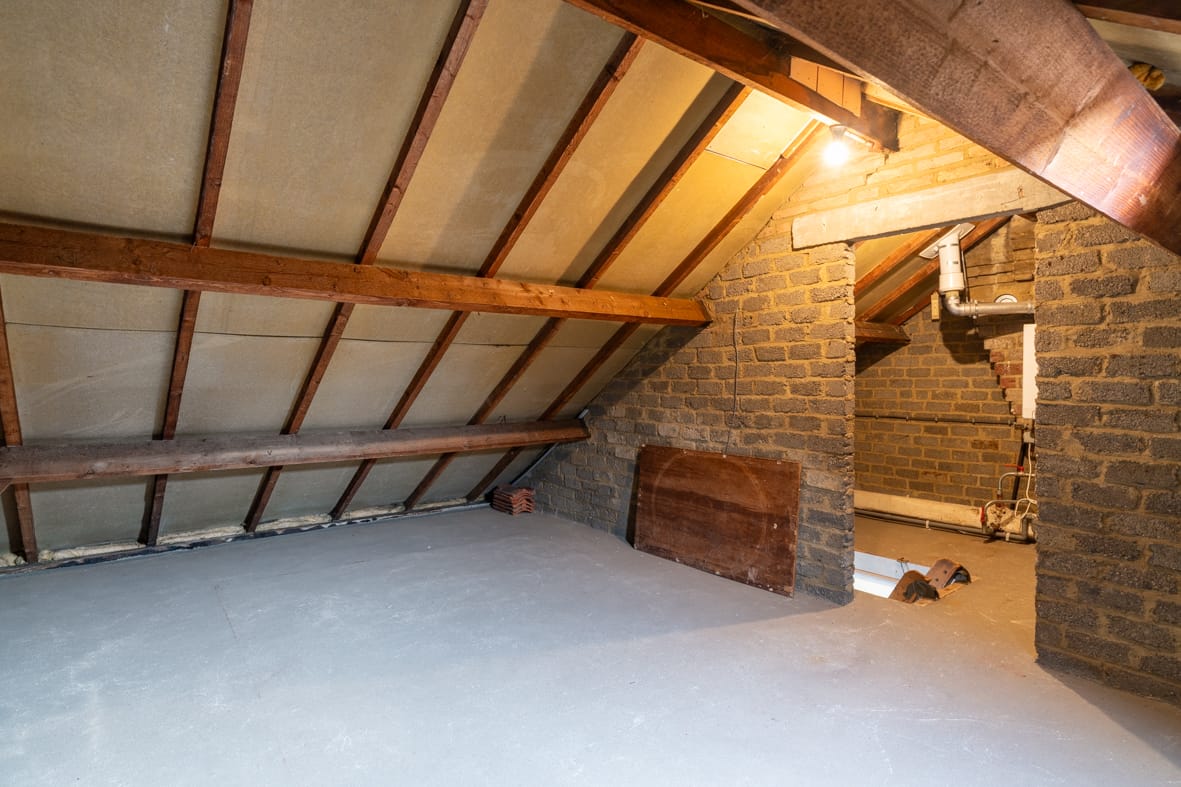 Spacious semi-detached home with garden room and garage in popular Beek neighborhood — 25
