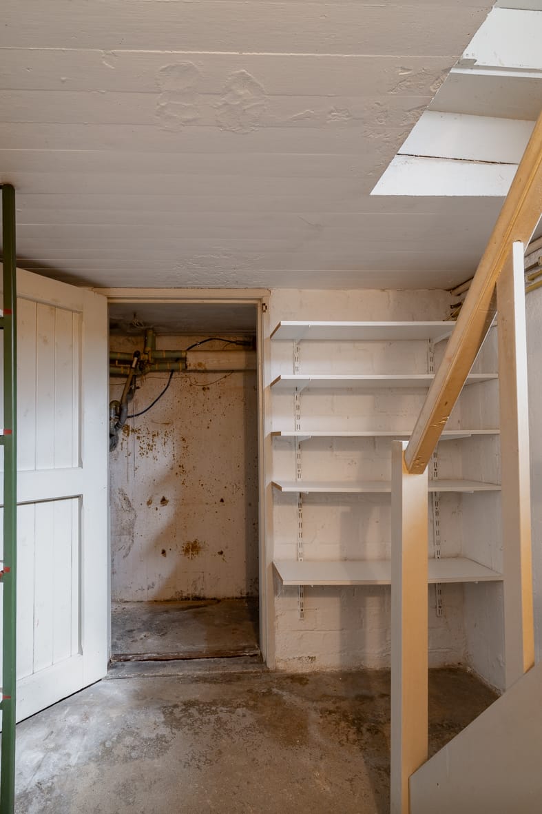 Spacious semi-detached home with garden room and garage in popular Beek neighborhood — 38