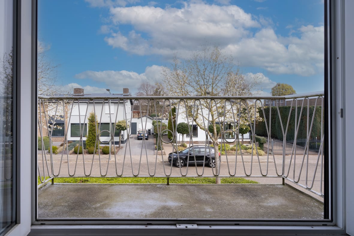 Spacious semi-detached home with garden room and garage in popular Beek neighborhood — 19