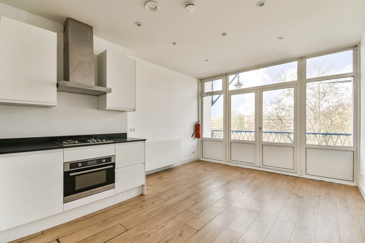 Photo 2 of Jacques Oppenheimstraat 18-3