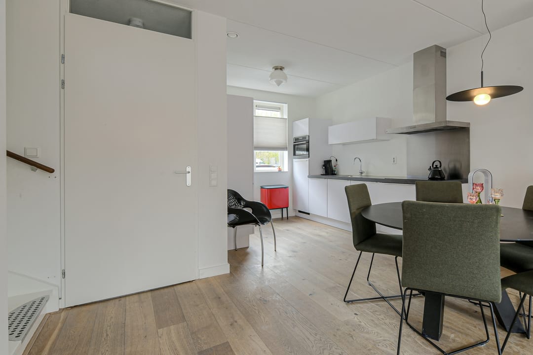 Modern Energy-Efficient Home with 4 Bedrooms and Garden in Breda — 17