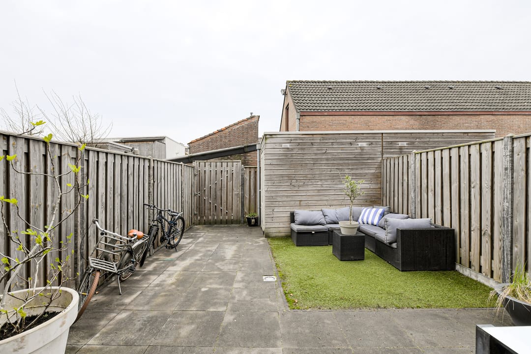 Modern Energy-Efficient Home with 4 Bedrooms and Garden in Breda — 37
