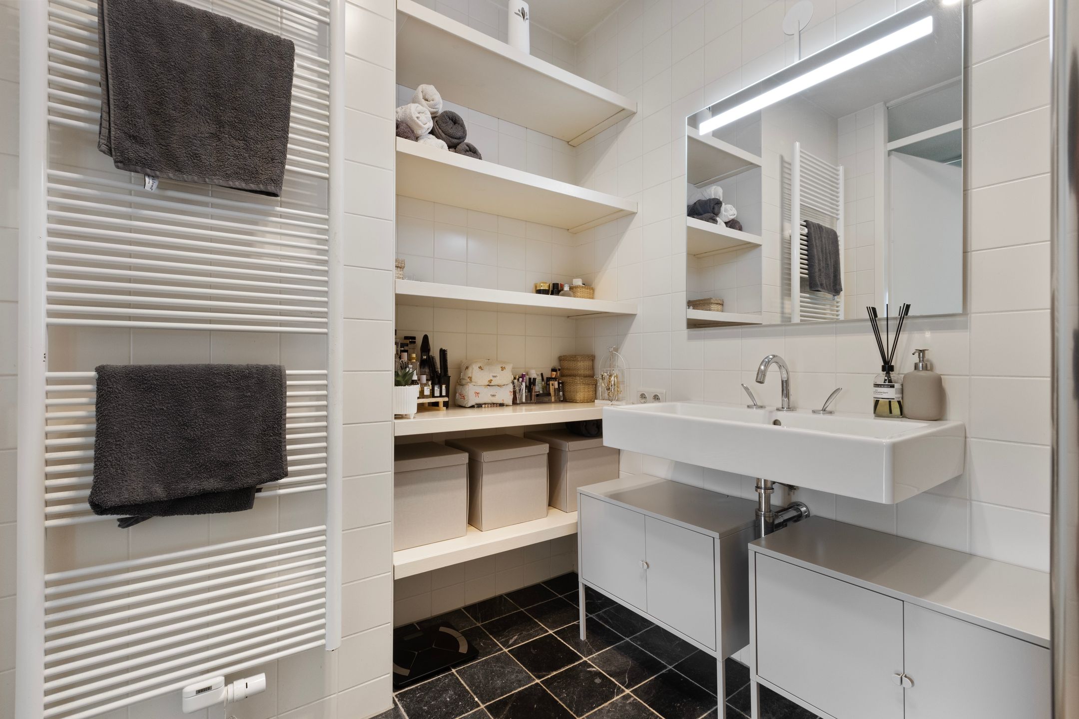 Centrally Located Apartment with Private Parking in Arnhem — 18