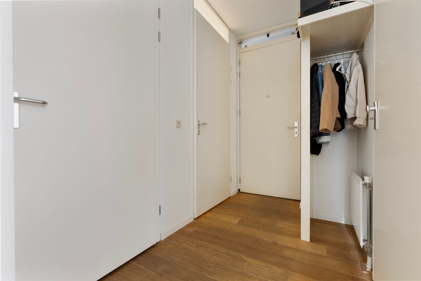 Centrally Located Apartment with Private Parking in Arnhem — 14
