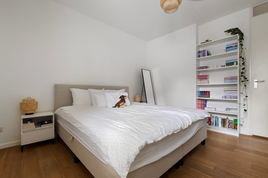 Centrally Located Apartment with Private Parking in Arnhem — 13