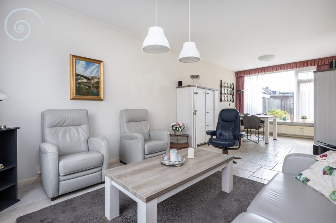 Foto 8 van Helmstraat 1