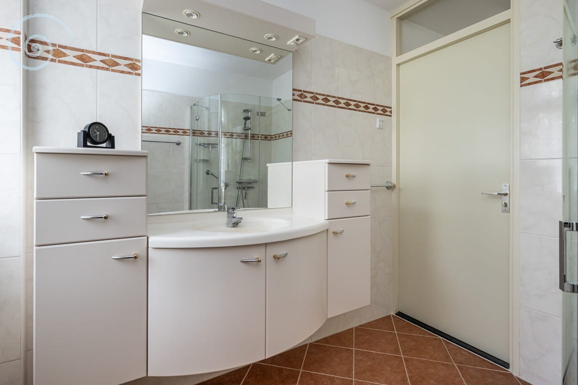 Foto 18 van Helmstraat 1