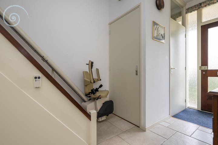 Photo 4 of Helmstraat 1