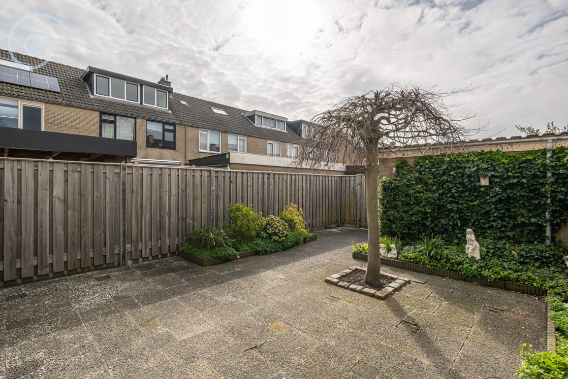 Foto 27 van Helmstraat 1