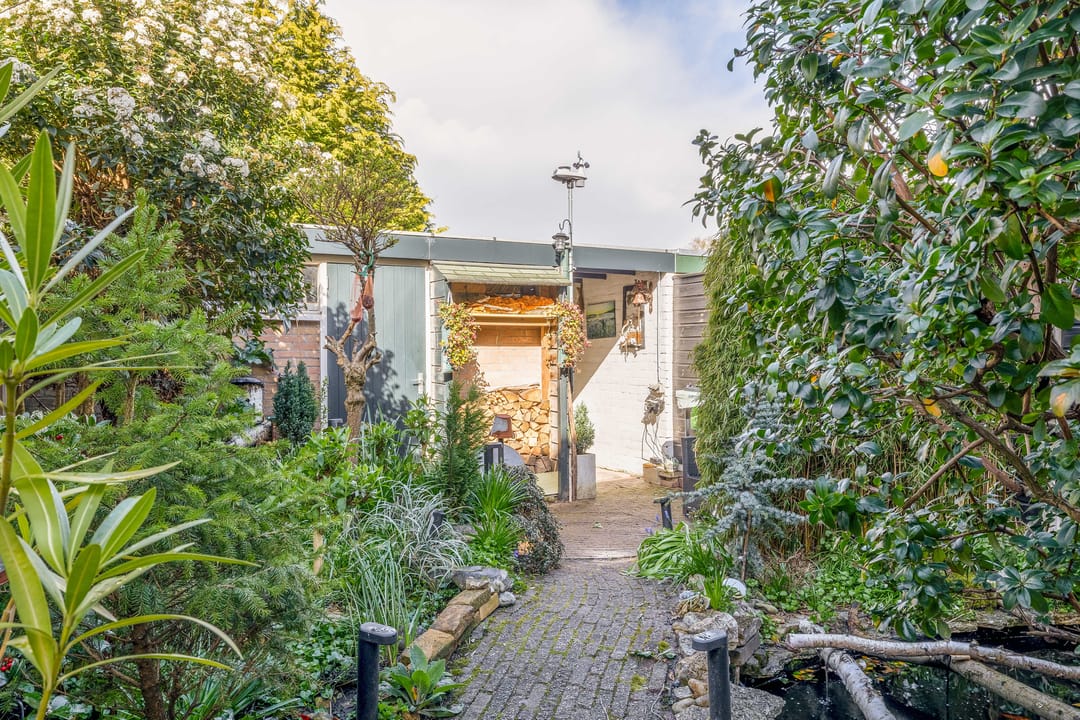 Well-maintained terraced house with 3 bedrooms and garden in child-friendly Rozenburg — 28