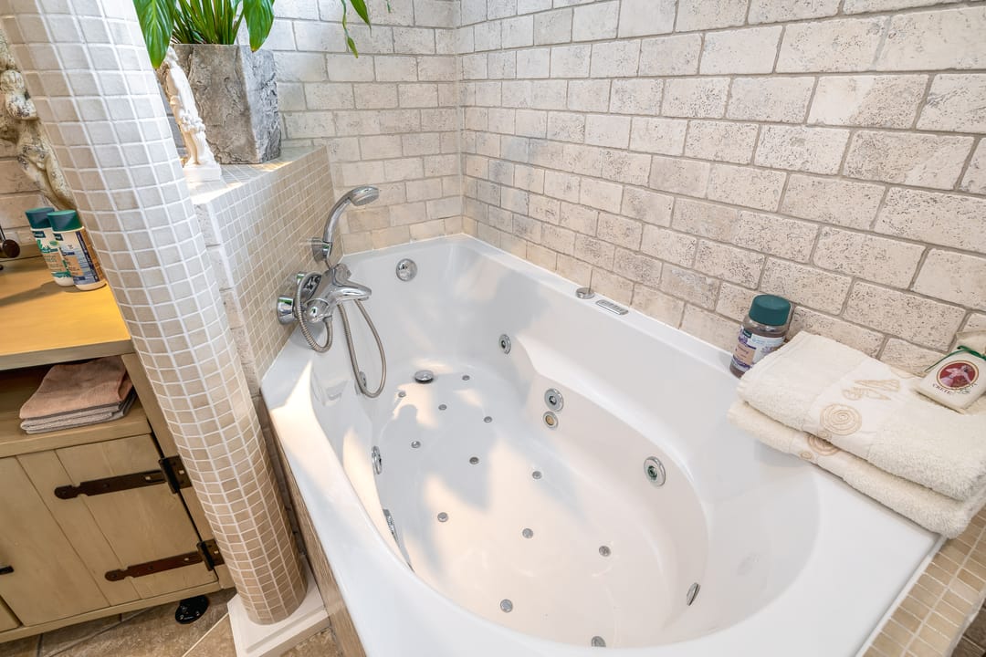 Well-maintained terraced house with 3 bedrooms and garden in child-friendly Rozenburg — 38