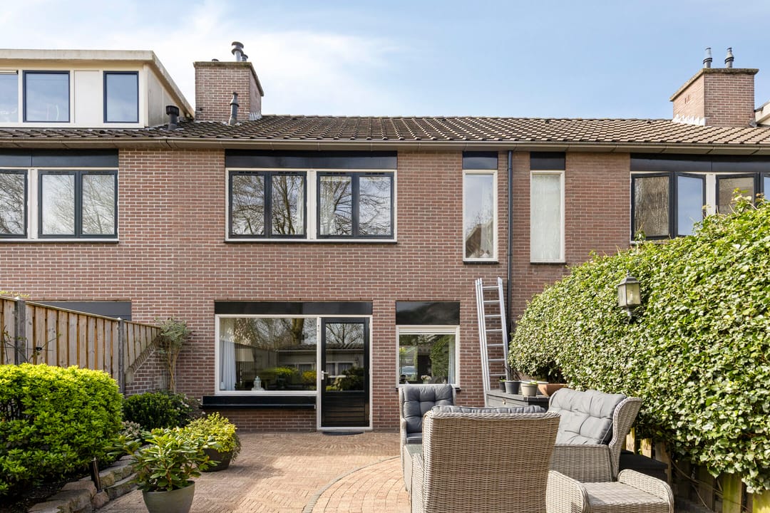 Spacious Family Home with Four Bedrooms in Popular Westerkoog — 37